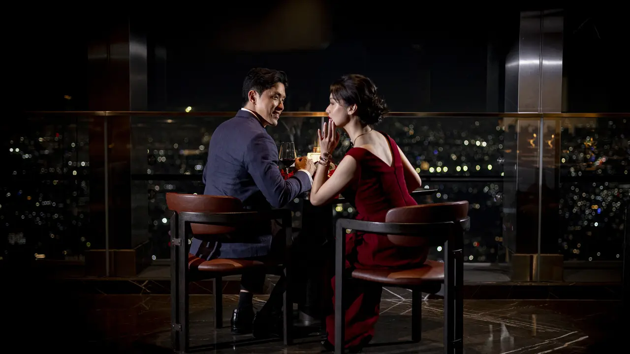 Whisper of Romance sebagai Edisi Valentine yang disertai Panorama Kota
