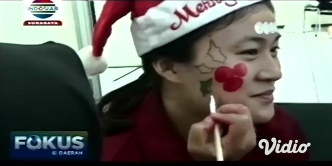 VIDEO: Keceriaan Natal lewat Face Painting, Kreasi Mahasiswi di Surabaya