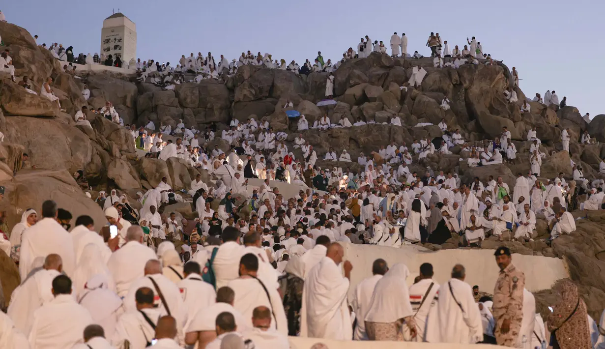 Di Padang Arafah, jemaah haji akan berdiam diri untuk introspeksi diri, memanjatkan doa, dan memohon ampunan kepada sang pencipta. (HAZEM BADER/AFP)