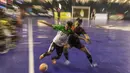 Suasana laga perebutan juara ketiga pada Grand Final Super Soccer Futsal Battle 2017 di Bintaro Xchange, Tangerang, Minggu (22/10/2017). Sebanyak 24 tim terbaik bersaing ketat untuk menjadi yang terbaik. (Bola.com/Vitalis Yogi Trisna)