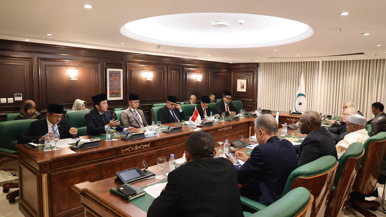 Wakil Ketua MPR RI dari Partai Demokrat Edhie Baskoro Yudhoyono (Ibas) dalam pertemuan dengan Sekretariat Jenderal Organisasi Kerja Sama (OKI) Islam di Jeddah, Arab Saudi, Rabu (18/12/2024).