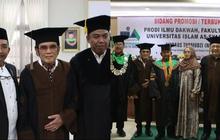 Potret Gagah Rhoma Irama Jadi Penguji Ahli Sidang Mahasiswa S3 dengan Disertasi Musik dan Dakwah