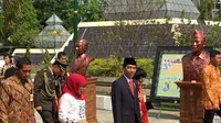 Presiden Joko Widodo dan Mensos Khofifah usai peringatan Hari Pahlawan di Surabaya