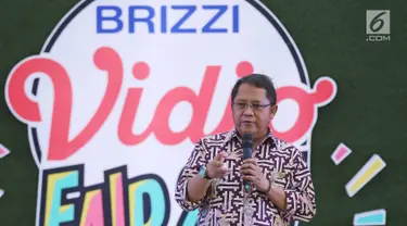 Menkominfo Rudiantara dalam acara Brizzi Vidio Fair 2017 di kawasan Jakarta, Sabtu (9/12). Dalam kesempatan itu, Menkominfo mengimbau kaum milenial untuk menggunakan layanan berbagai video buatan dalam negeri, Vidio.com. (Liputan6.com/Herman Zakharia)