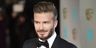 Setelah tampil dengan berbagai gaya rambut, David Beckham kini populer dengan brewok yang membuat dirinya terlihat semakin ‘macho’. (Bintang/EPA)
