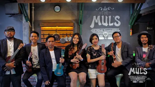 6 Potret Lawas Dodit Mulyanto dan Angelina Ci di Grup Musik D'Muls, Dibentuk 2016
