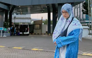 Mita The Virgin Berangkat Umrah, Penampilan Berhijab Bikin Pangling