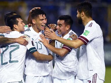 Meksiko berhasil lolos ke putaran final usai finis di peringkat ketiga pada kualifikasi Piala Dunia 2022 zona CONCACAF di bawah Kanada dan Amerika Serikat. Sebelumnya, El Tri telah mencatat 16 penampilan di ajang Piala Dunia dan tahun ini adalah yang ke-17. (AFP/Marvin Recinos)