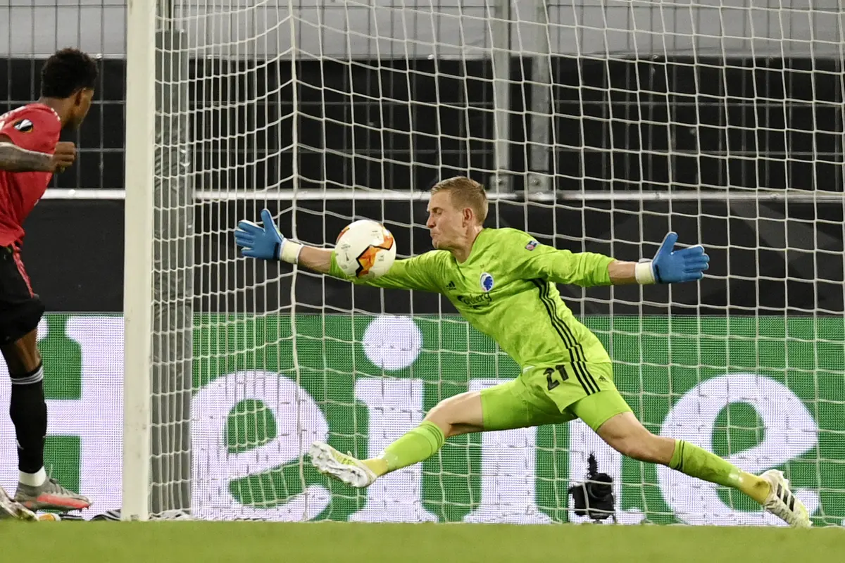 Karl-Johan Johnsson Kiper Copenhagen yang Membuat Manchester United Kerepotan