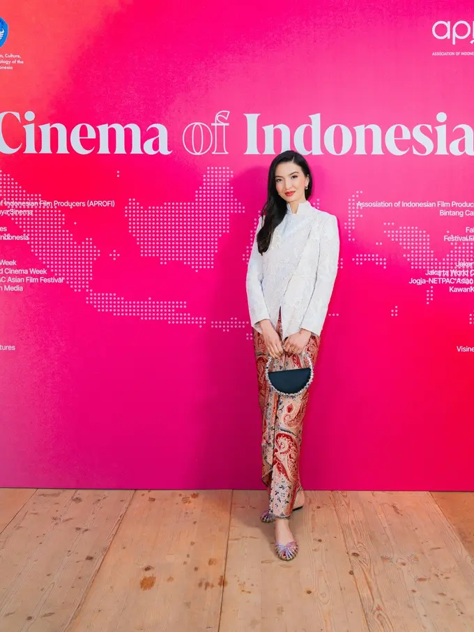 Pesona Anggun Raline Shah Kenakan Beskap Putih Jeng Yah saat Hadiri Cinema of Indonesia di Festival Film Cannes 2024