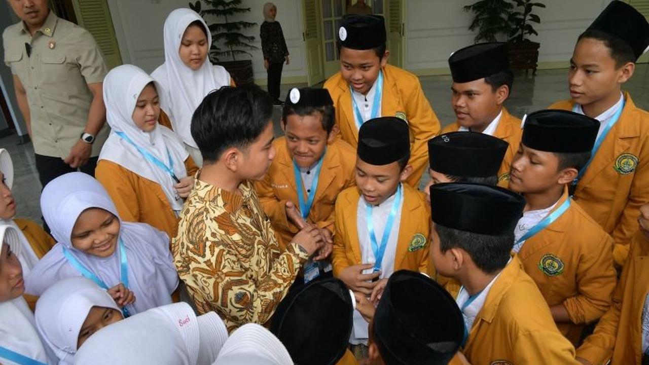 Tahukah Anda? Jelang Hari Santri, Gibran Ajak Ratusan Santri Lakukan Kunjungan Edukatif ke Istana dan Monas