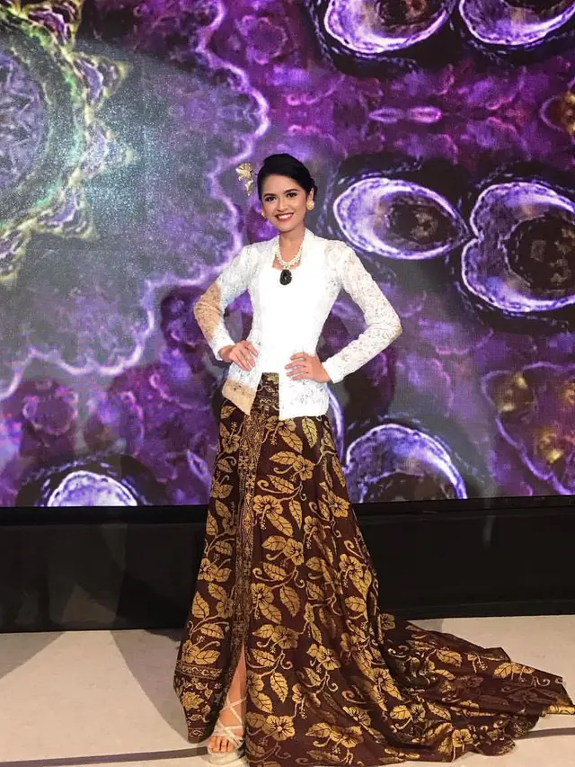 Pesona Menawan Annisa Fitriana Manager Girlgroup No Na dalam Balutan Wastra, Ternyata Jebolan Puteri Indonesia