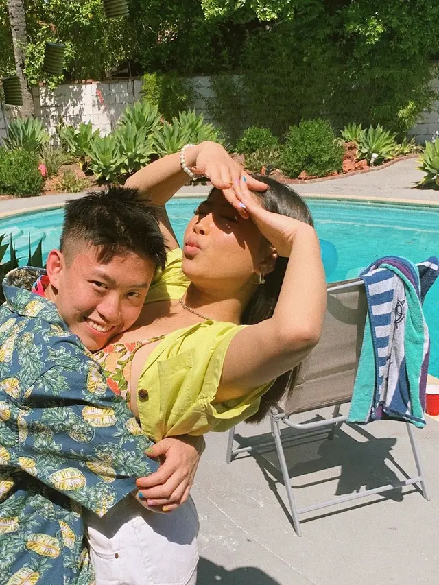 Dikabarkan Pacaran, Ini 6 Momen Kedekatan Rich Brian dan Vanntey Heng