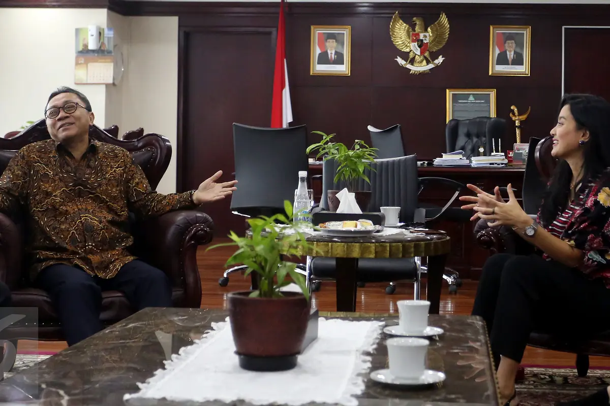 Ketua MPR RI Zulkifli Hasan dengan Ketua Umum PARFI 56, Marcella Zalianty.