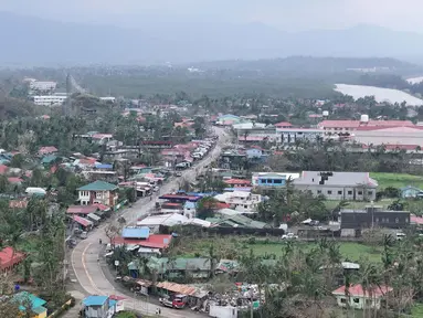 Foto udara menunjukkan rumah-rumah dengan atap yang hancur di kota Santa Ana, provinsi Cagayan, sebelah utara Manila pada Jumat 8 November 2024. (John DIMAIN/AFP)