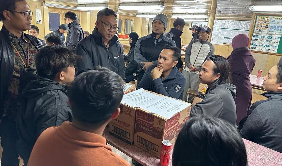 Kegiatan jemput bola KJRI Cape Town kepada para ABK yang berada di kapal sangat diapresiasi para ABK. Di akhir pertemuan, dilakukan foto bersama serta pengisian kuesioner survey kepuasan para ABK.<br>