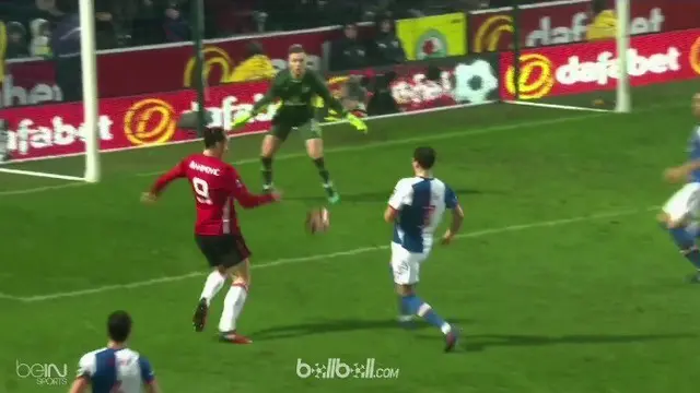 Video Zlatan Ibrahimovic yang mencetak gol dengan satu sentuhan saat Blackburn Rovers vs Manchester United. This video presented by BallBall