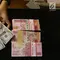 Nilai tukar mata uang rupiah terhadap dolar, selalu mengalami perubahan setiap saat terkadang melemah terkadang juga dapat menguat.