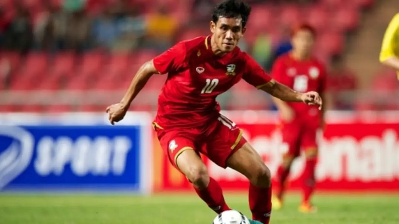 Striker Timnas Thailand, Teerasil Dangda