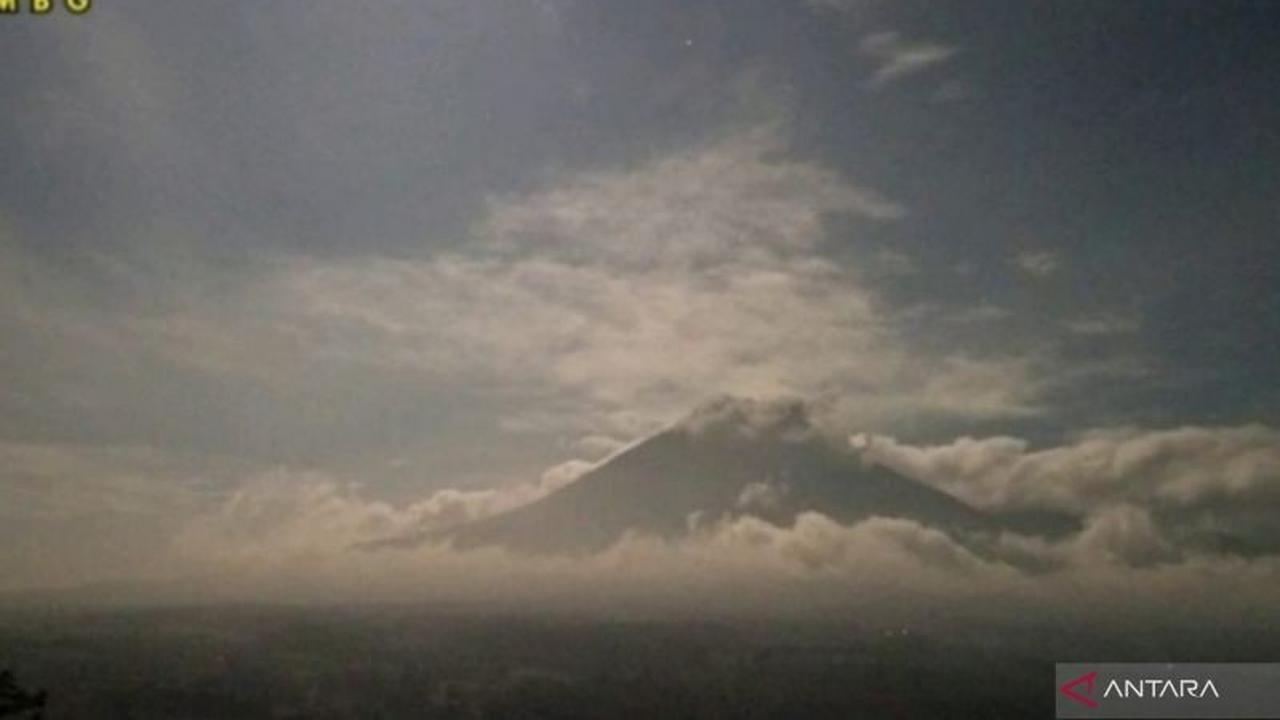 Gunung Semeru Erupsi Pagi Ini, Lontarkan Abu Vulkanik 400 Meter dan Berstatus Siaga