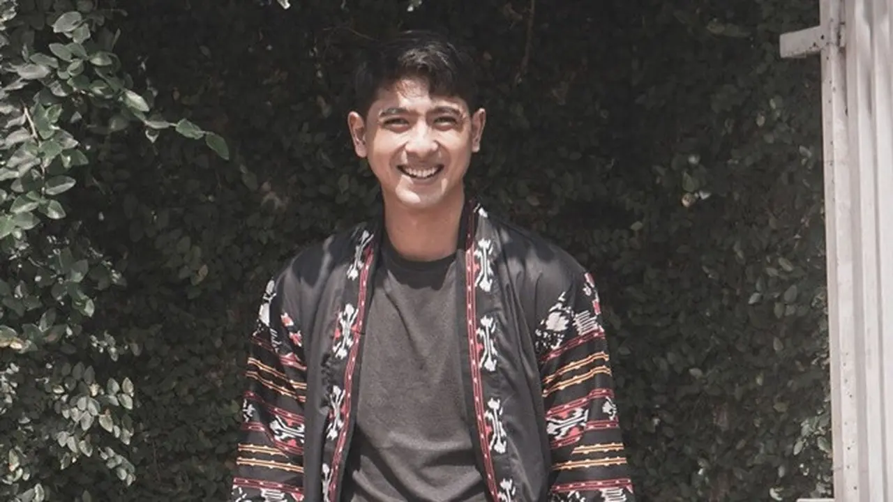 Selalu Ikonik, 6 Koleksi Outfit Arya Saloka Ini Harganya Ditaksir Jutaan