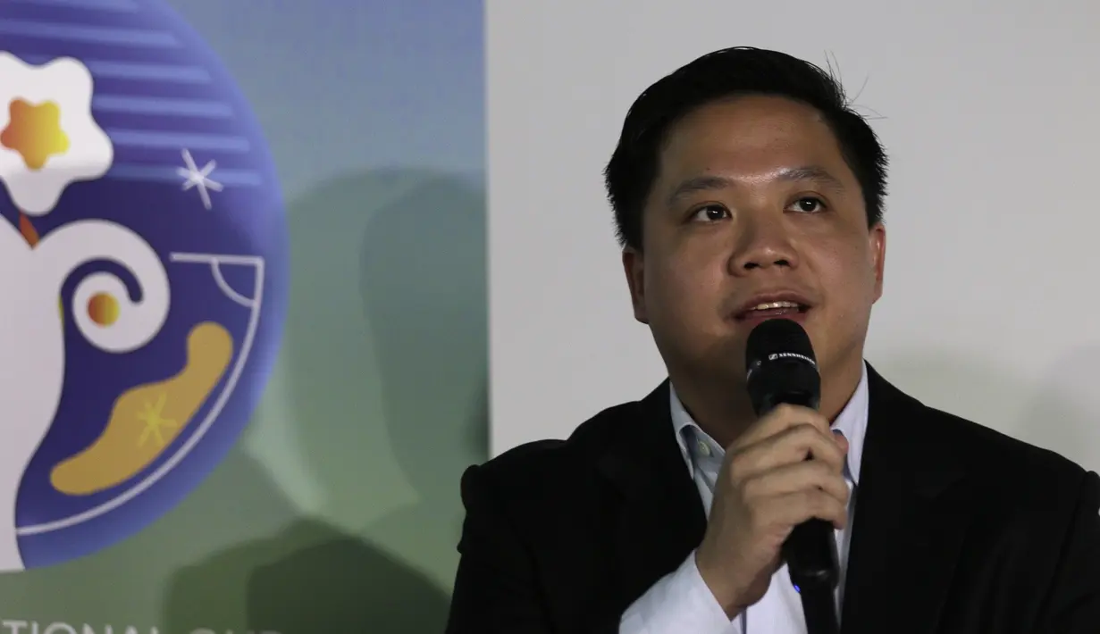 Deputy Director Programming SCTV, David Setiawan Suwarto, saat konferensi pers Turnamen U-20 International Cup 2019 di Wisma Aldiron, Jakarta, Kamis (21/11). Kompetisi ini direncanakan akan berlangsung pada 1-7 Desember 2019. (Bola.com/Yoppy Renato)