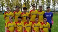Dennish Diaz Himawan (tiga dari kiri baris kedua), pemain Vamos Indonesia yang tampil di Palencia, Spanyol (Instagram PalenciaFootballAcademy)