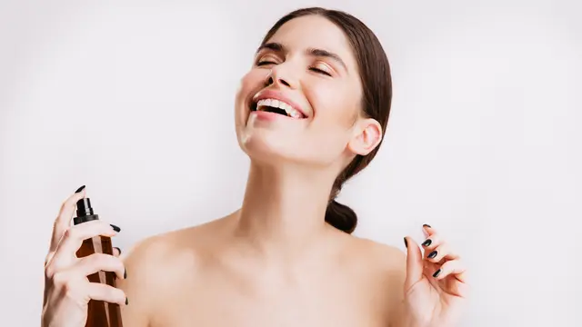 Gunakan produk parfum formulasi khusus rambut untuk menjaga kesehatan rambut