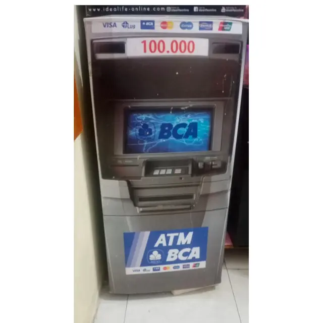 6 Potret Kulkas Ditempeli Stiker ATM Ini Bikin Orang Rumah Jadi Terkecoh