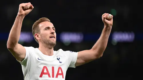 Striker Tottenham Hotspur, Harry Kane baru saja bergabung dalam daftar 5 Besar top skor Liga Inggris sepanjang masa. Tambahan dua golnya saat membantai Everton 5-0 sudah cukup untuk melewati raihan 175 gol Thierry Henry yang sebelumnya ada di posisi ke-5. (AFP/Daniel Leal)