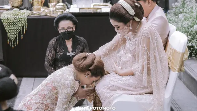 Prosesi Siraman Aurel Hermansyah