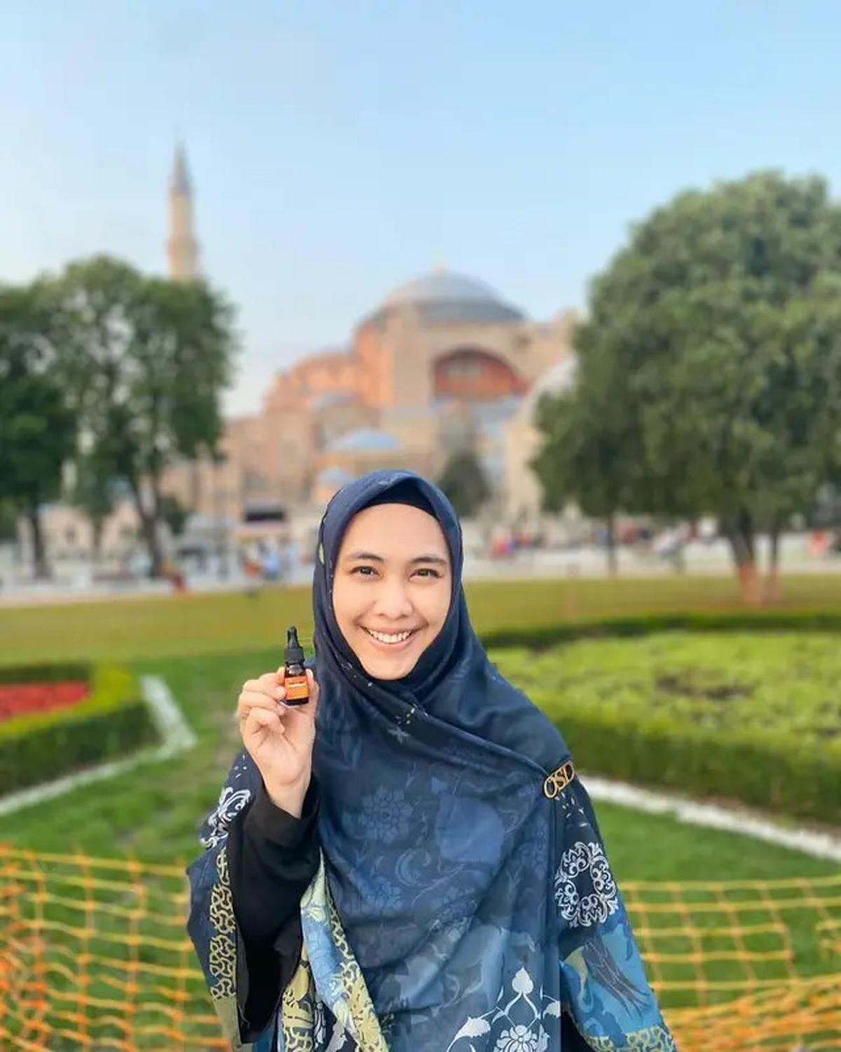 Cerita Oki Setiana Dewi Jaga Kesehatan Selama Belajar di Mesir, Atur Pola Makan Hingga Lirik Propolis