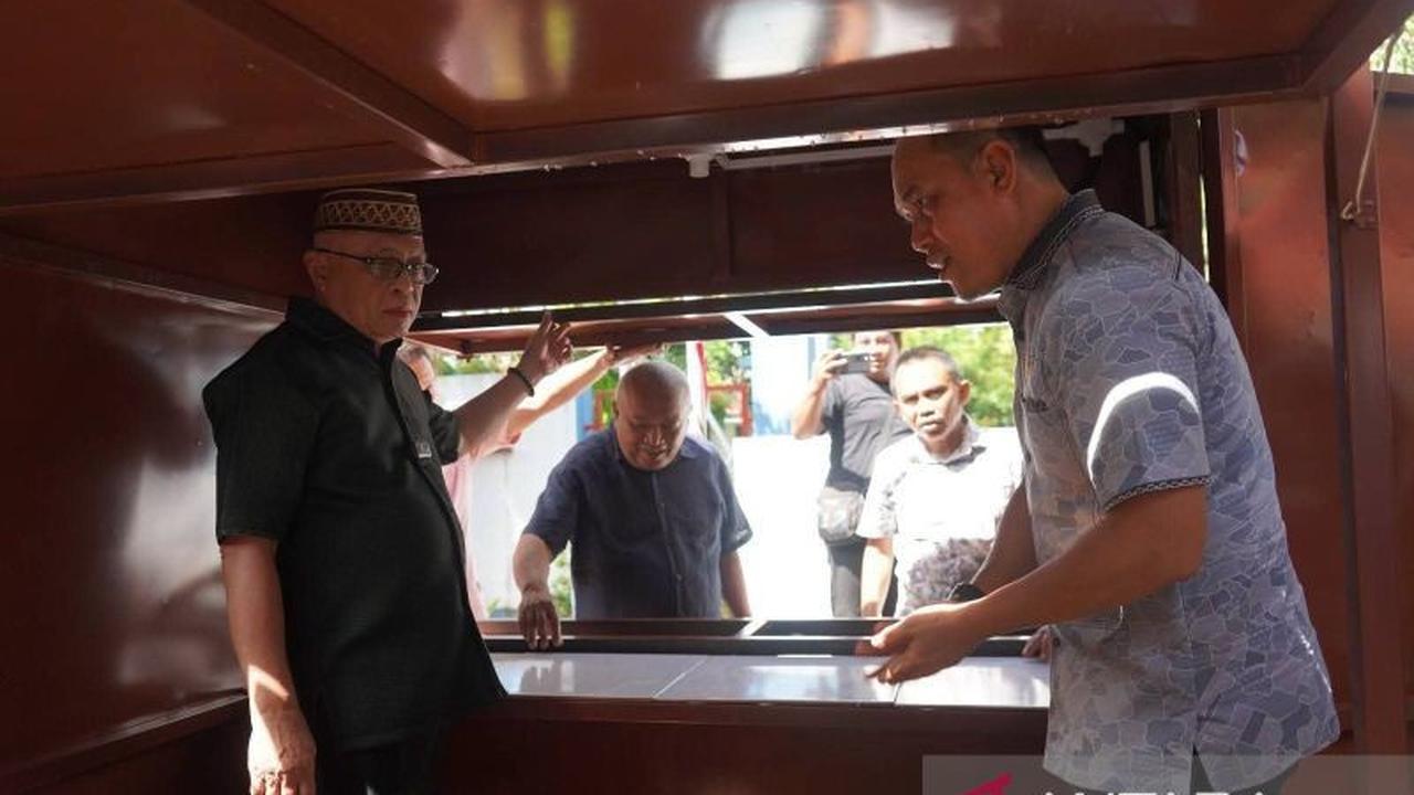 Perkuat Ekonomi Kerakyatan, Pemkab Gorontalo Salurkan 66 Gerobak UMKM di Kawasan Kuliner Limboto