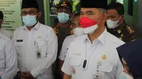 Wali Kota Jambi Syarif Fasha (kanan) saat memberikan keterangan pers. (Liputan6.com/istimewa)