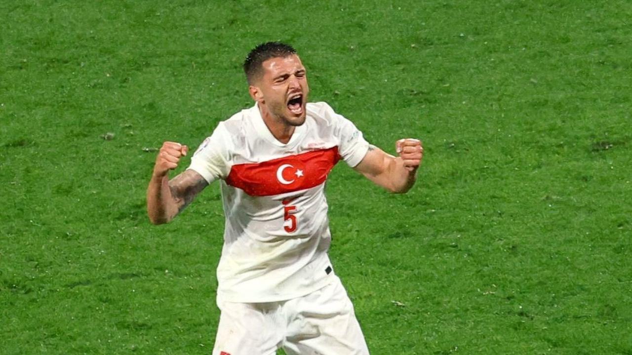 Hingga akhir pertandingan, upaya Austria untuk mencari gol penyeimbang gagal membuahkan hasil. Skor akhir pun tercatat 2-1 untuk kemenangan Turki. Foto: REUTERS / Lisi Niesner<br>