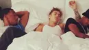 Ternyata begini ketika Justin Biebee tidur bareng para sahabatnya. (HollywoodLife)