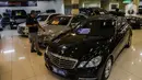 Suasana Bursa Mobil Bekas Blok M. Jakarta, Jumat (2/10/2020). Penjualan mobil bekas ini menurun diawal pandemi karena penurunan daya beli karena pemberlakuan PSBB. (Liputan6.com/Johan Tallo)