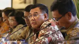 Dirut BNI Achmad Baiquni saat memberikan keterangan terkait kinerja Bank BNI Kuartal I tahun 2017 di Jakarta, Rabu (12/4). Pada kuartal I tahun 2017, Bank BNI mencatat kinerja yang mengesankan setelah berhasil meraih laba. (Liputan6.com/Angga Yuniar)