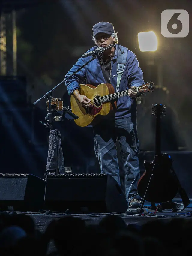 Iwan Fals Kejutkan Pengunjung Synchronize Fest 2019