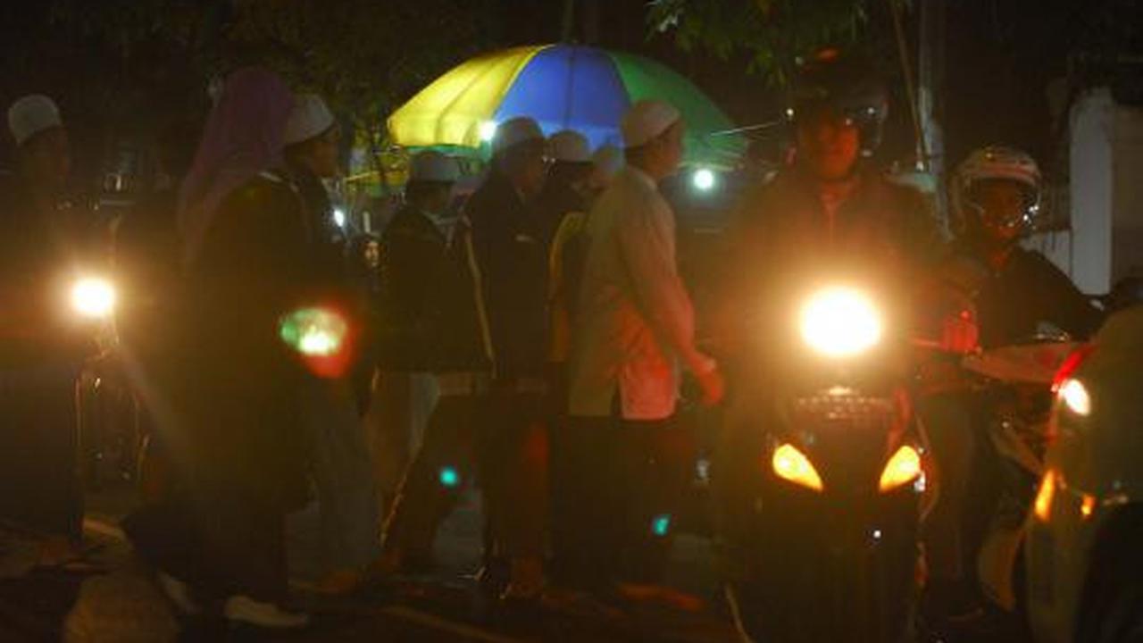 Pasar Islam di depan Masjid Al Munawar Pasar Minggu