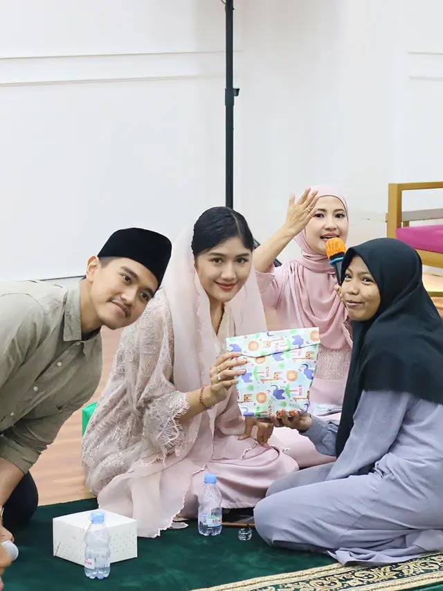 6 Gaya Anggun Erina Gudono Kenakan Kebaya dan Kerudung saat Buka Puasa Bareng Anak-anak Yatim