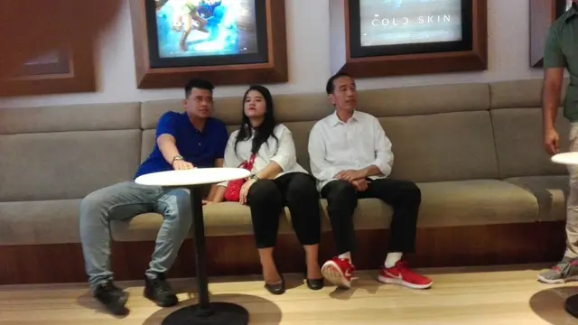 Jokowi santai menunggu di XII Senayan City (Liputan6.com/Andry Haryanto)