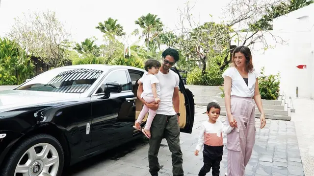 6 Potret Gaya Serasi Kimberly Ryder dan Edwards Akbar yang Kini Tinggal Kenangan, Selalu Kompak saat Travelling hingga Urus Anak