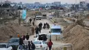 Mereka berbondong-bondong melewati koridor Netzarim menuju utara Jalur Gaza dengan membawa sejumlah barang yang diperlukan. (Eyad BABA/AFP)