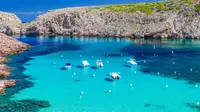 Keindahan Menorca Island (sumber: floatinglife)