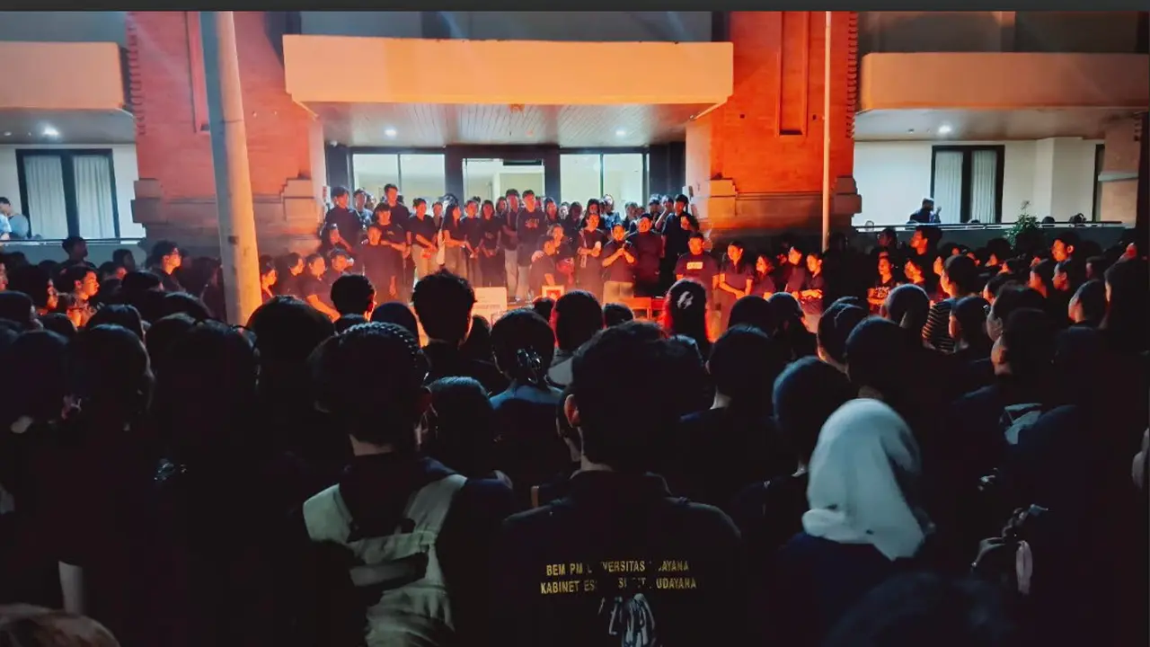 Malam Renungan Mendoakan TAS, mahasiswa Sosiologi Unud yang Meninggal Dunia