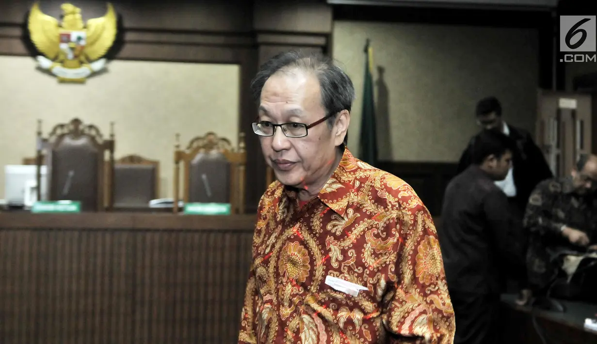 Mantan bos PT Gunung Agung, Made Oka Masagung  saat menjalani sidang perdana kasus fee korupsi e-KTP di Pengadilan Tipikor, Jakarta, Senin (30/7). (Merdeka.com/Iqbal S Nugroho)