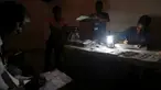 Para petugas pemilu sedang menghitung suara di sebuah Tempat Pengumutan Suara (TPS) di Port-au-Prince, Haiti (20/11). Setelah beberapa kali ditunda akibat dilanda bencana alam, Haiti akhirnya kembali menggelar pemilu. (Reuters/Jeanty Junior Augustin)