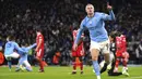 Selebrasi striker Manchester City, Erling Haaland setelah menjebol gawang Bayern Munchen pada laga leg pertama babak perempatfinal Liga Champions 2022/2023 di Etihad Stadium, Manchester, Rabu (12/4/2023) dini hari WIB. (PA via AP Photo/Tim Goode)