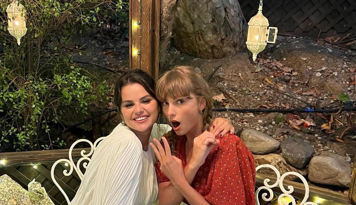 Selena Gomez dan Taylor Swift. (Instagram/selenagomez).